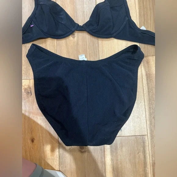 Black bathing suit - Picture 2 of 5